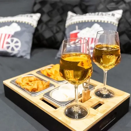 Le Prestige - Cinema Room, Netflix, Centre Apartment